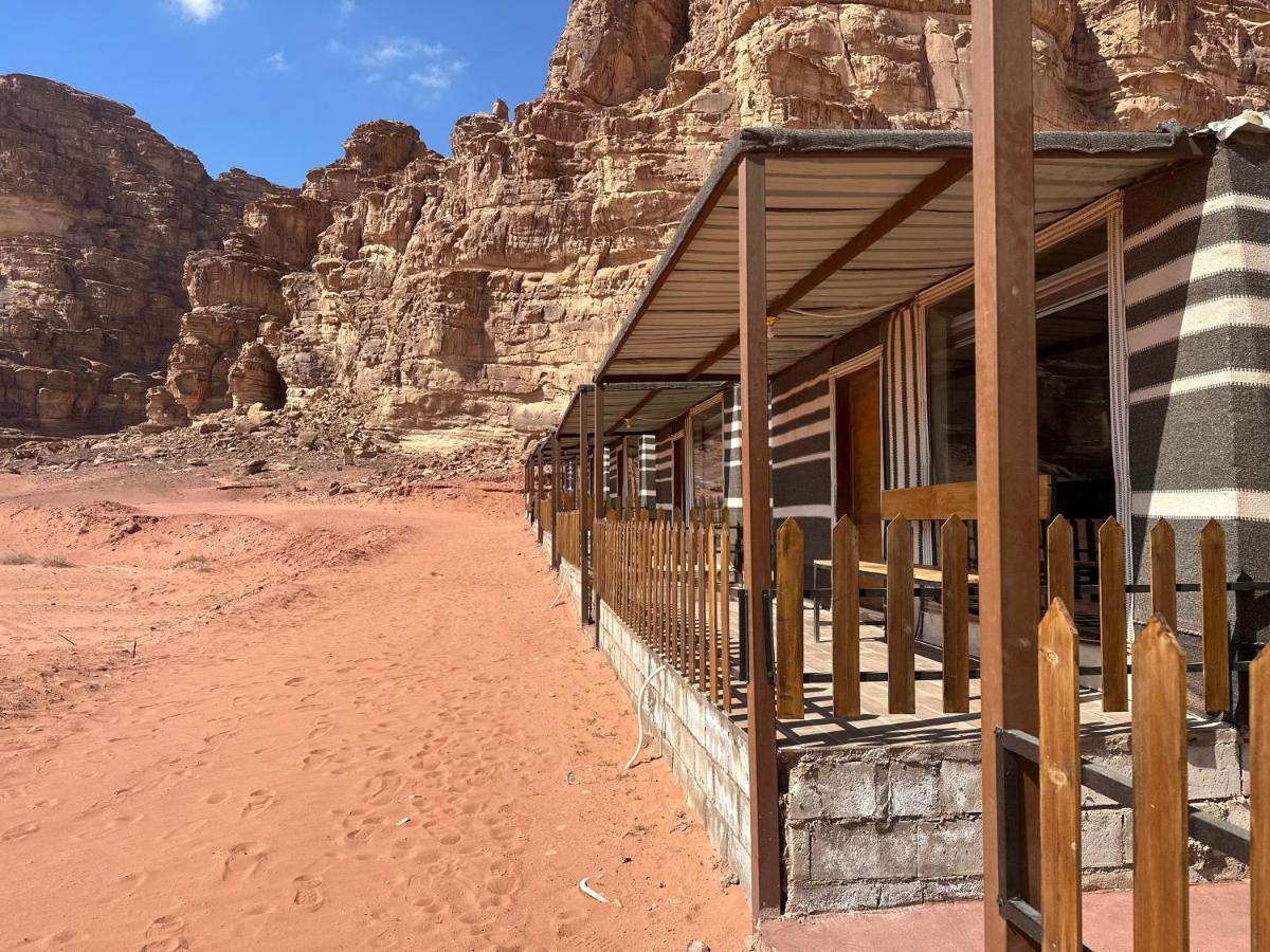Titanic Camp Bed & Breakfast Wadi Rum Bagian luar foto