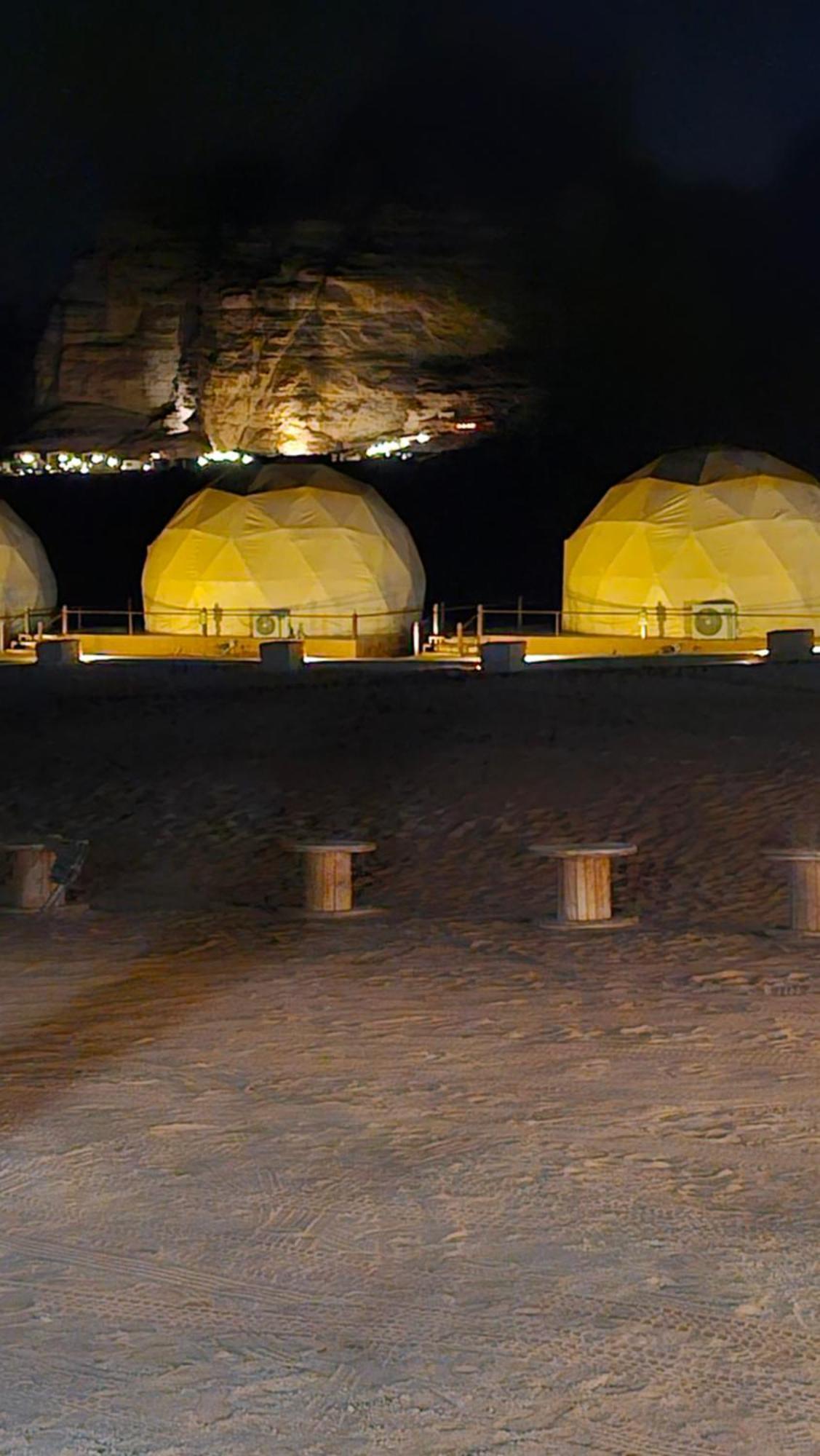 Titanic Camp Bed & Breakfast Wadi Rum Bagian luar foto