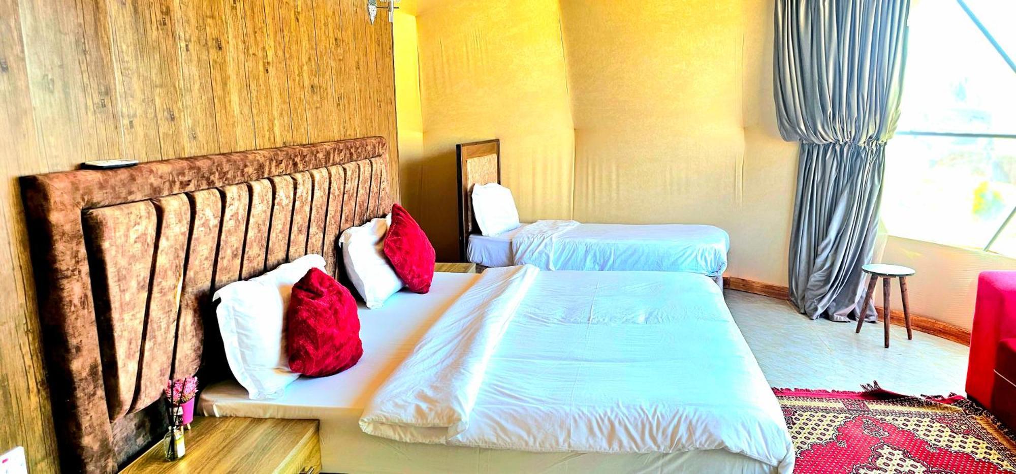 Titanic Camp Bed & Breakfast Wadi Rum Bagian luar foto