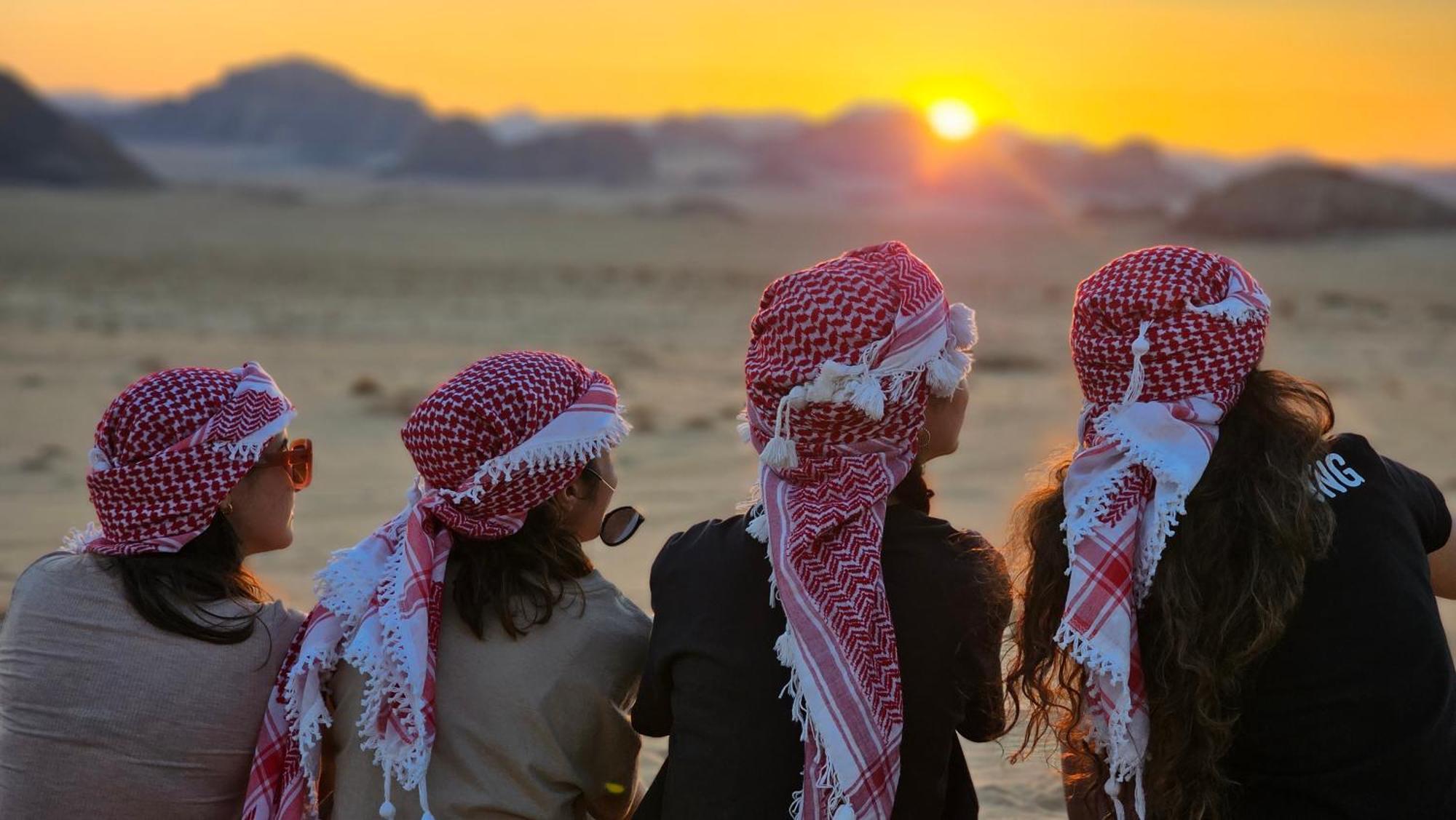 Titanic Camp Bed & Breakfast Wadi Rum Bagian luar foto