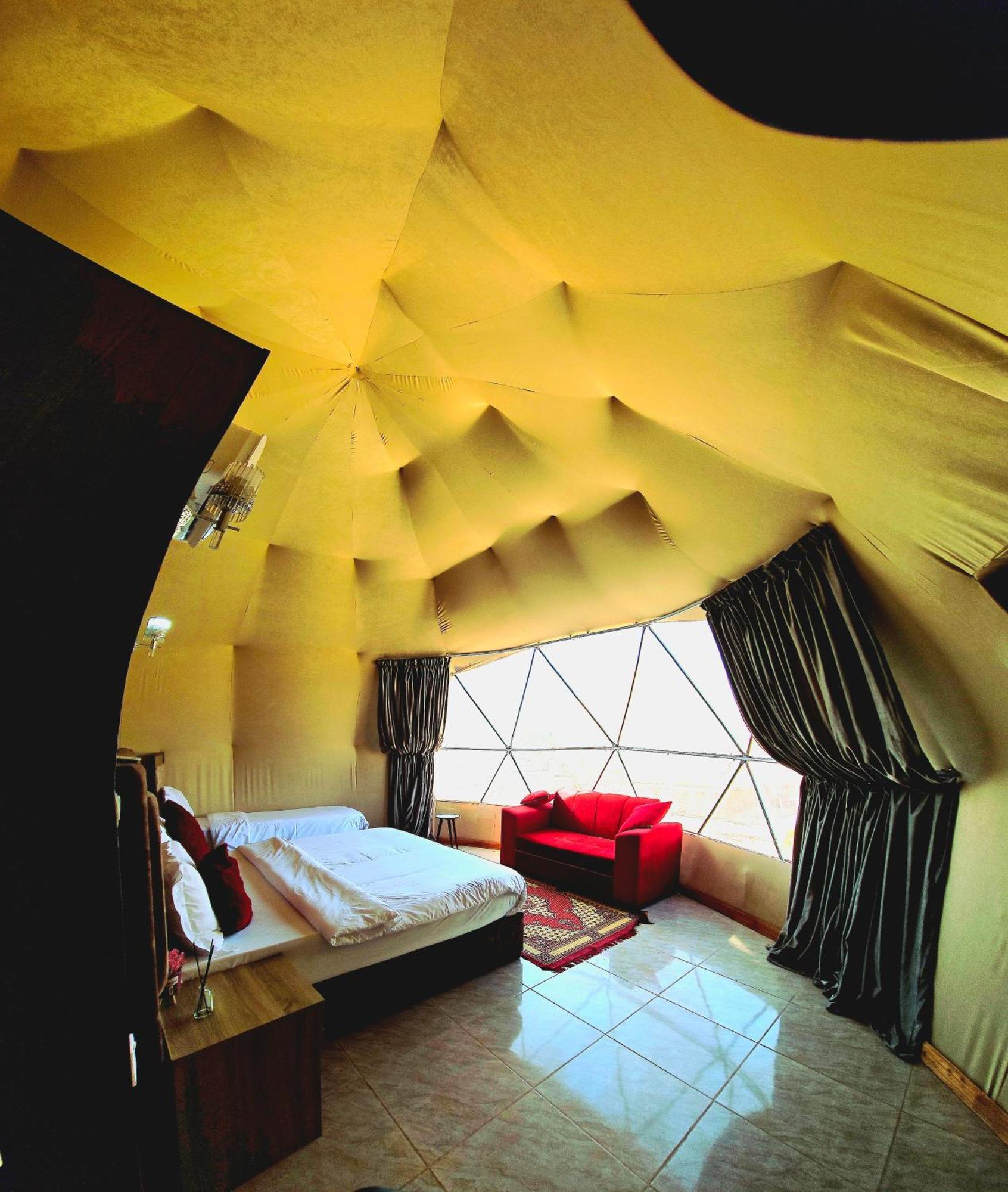 Titanic Camp Bed & Breakfast Wadi Rum Bagian luar foto