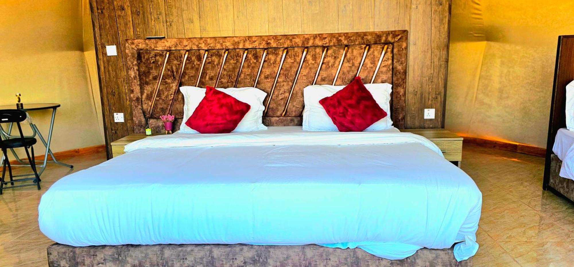 Titanic Camp Bed & Breakfast Wadi Rum Bagian luar foto