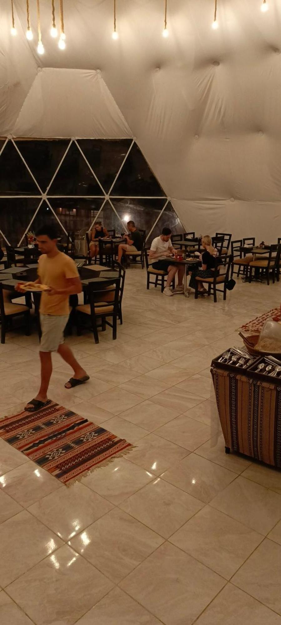Titanic Camp Bed & Breakfast Wadi Rum Bagian luar foto