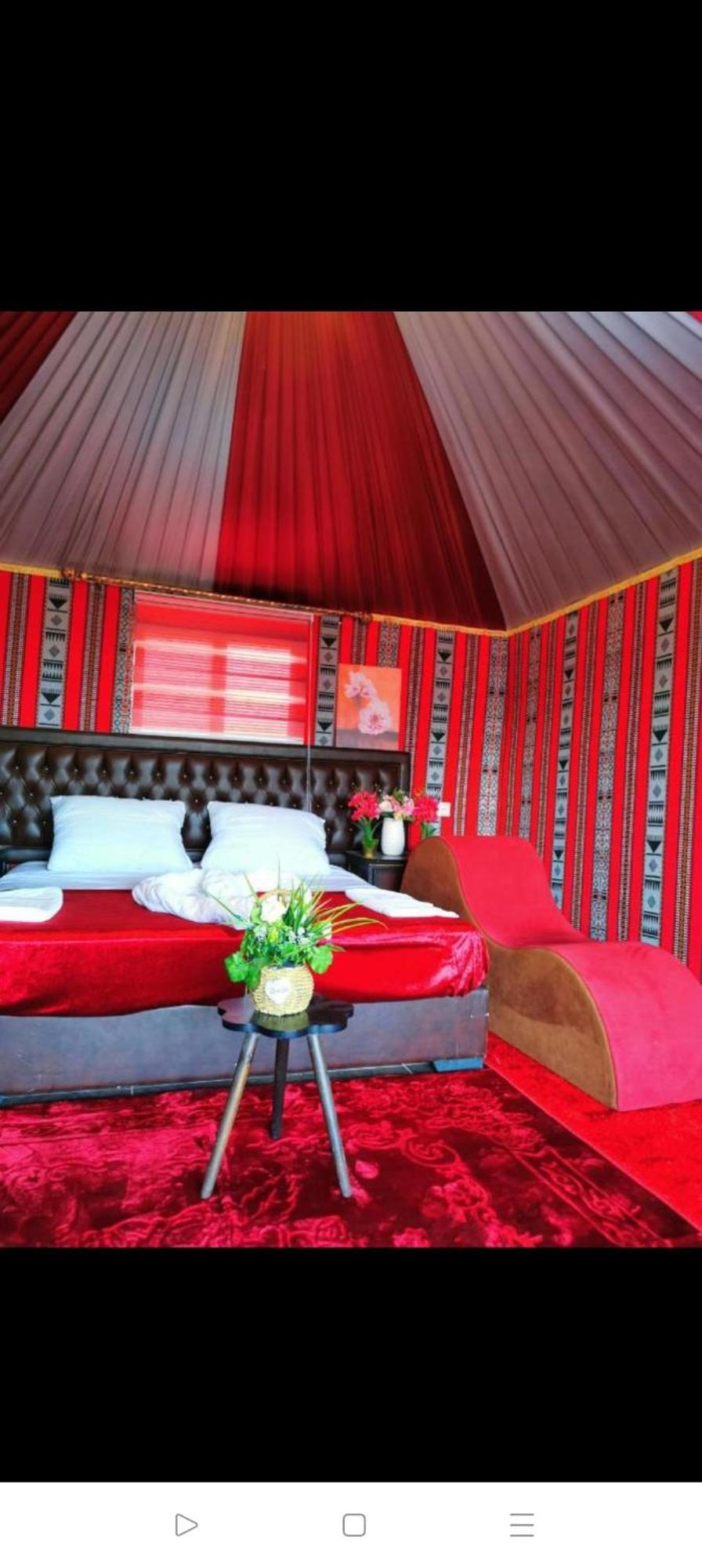 Titanic Camp Bed & Breakfast Wadi Rum Bagian luar foto