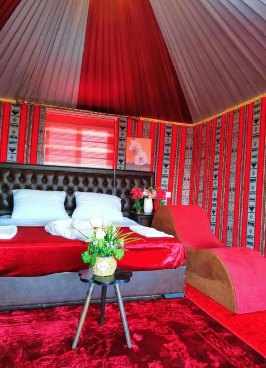 Titanic Camp Bed & Breakfast Wadi Rum Bagian luar foto